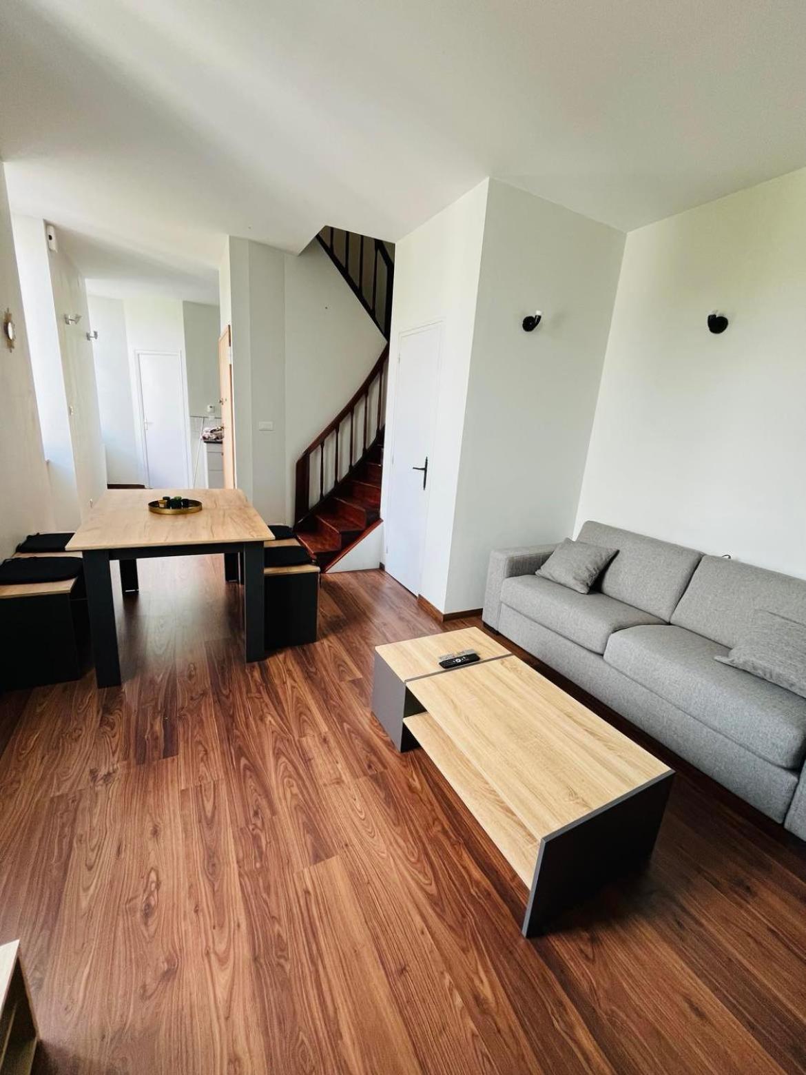 Logement 4 Pers - Coeur De Ville - Calme - Boite A Cle Arrivee Autonome A Partir De 16H00 Depart 11H00 Cholet Exterior photo